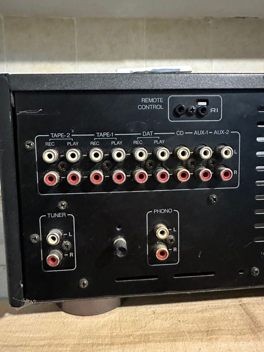 Amplificator de putere Onkyo integra R1.