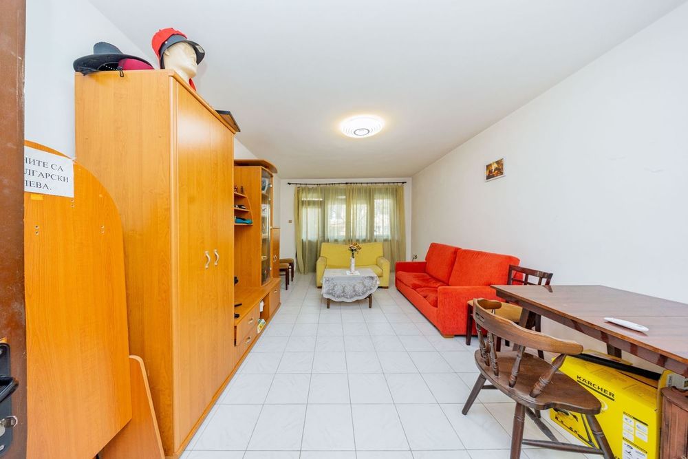 Продава се Тристаен апартамент в Плевен, 9-ти квартал - 110 кв.м за 742 €/кв.м - Снимка #2