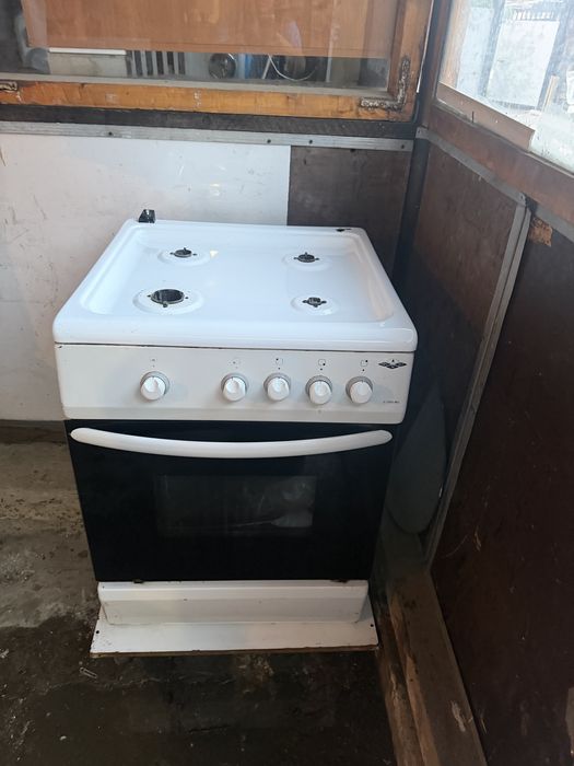 Прдам газовую плиту