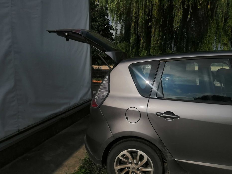 Dezmembram Renault Scenic