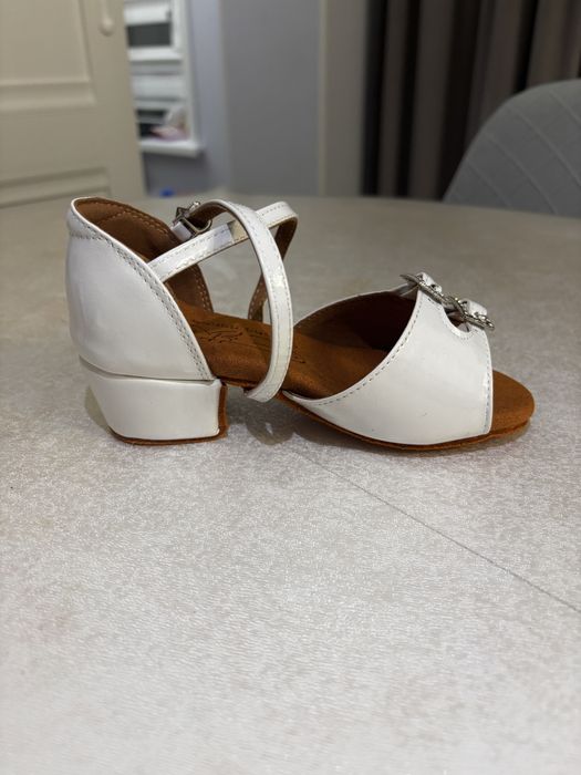 Продаю новые бальные туфли