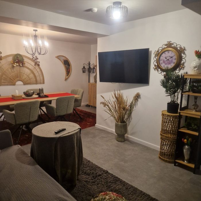 Apartament cu 3 camere de vânzare în vila Sinaia