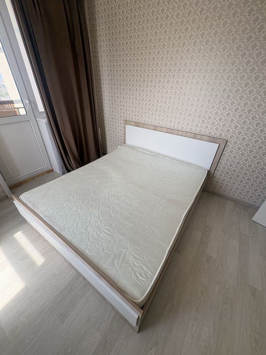 Продам двуспальную кровать