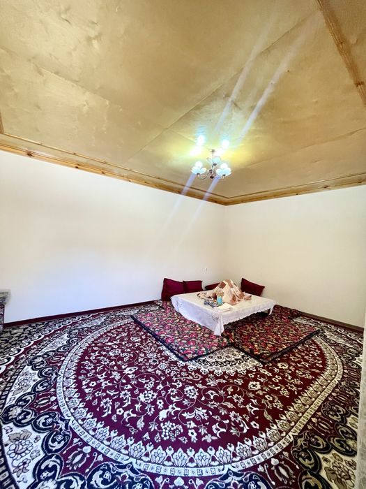 Pobeda maxallasida Xovli sotiladi Yolni yuzida joylashgan.9sotix 9xona