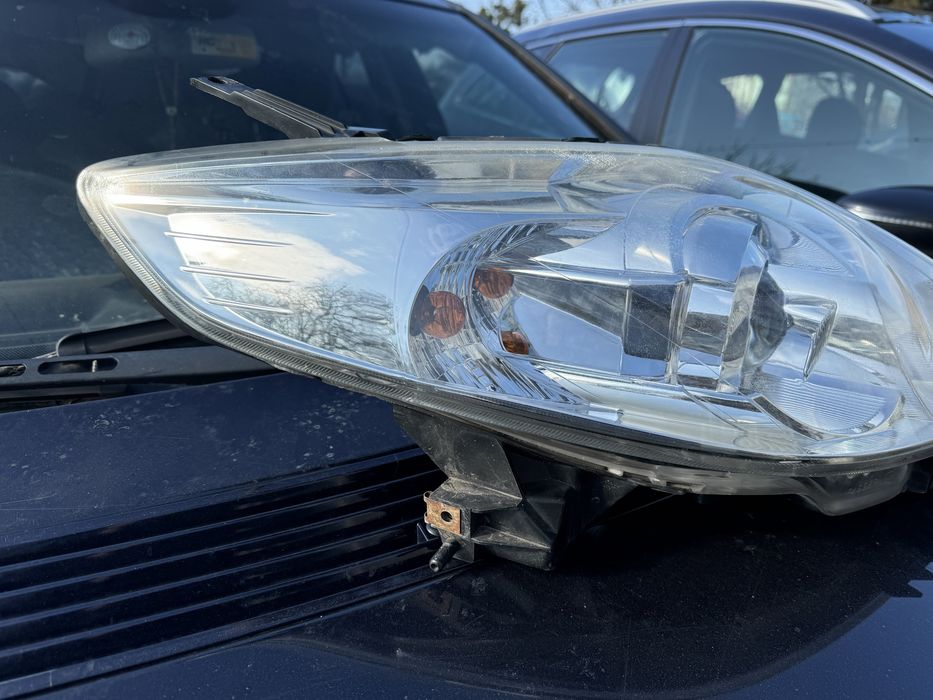 Десен фар ксенон за Мазда5