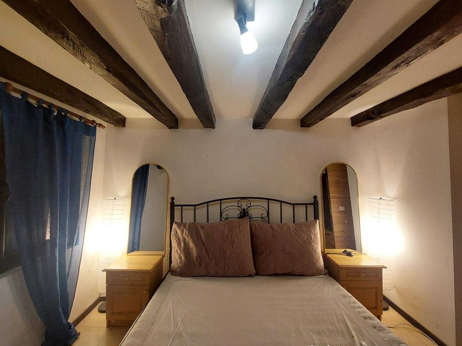 2 дървени нощни шкафчета в отлично състояние