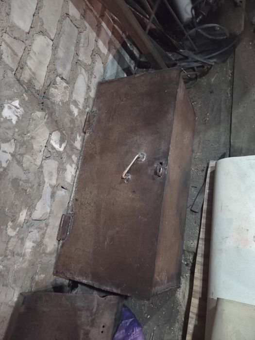 Продам 2 сейфа в хорошем состоянии