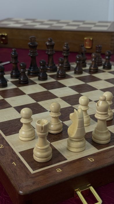 Настольные шахматы