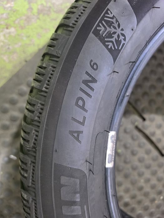 2 бр зимни 205/55/17 Michelin 22г