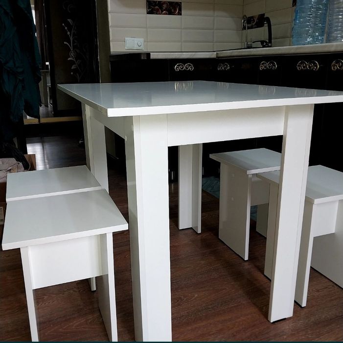 Стол кухонный со стульями