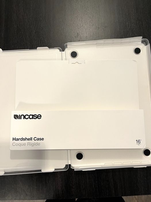 Протектор за Macbook Incase Hardshell 16"