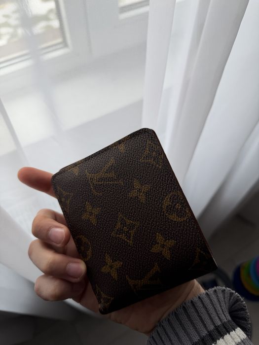 Vand portofel din gama de lux Louis Vuitton