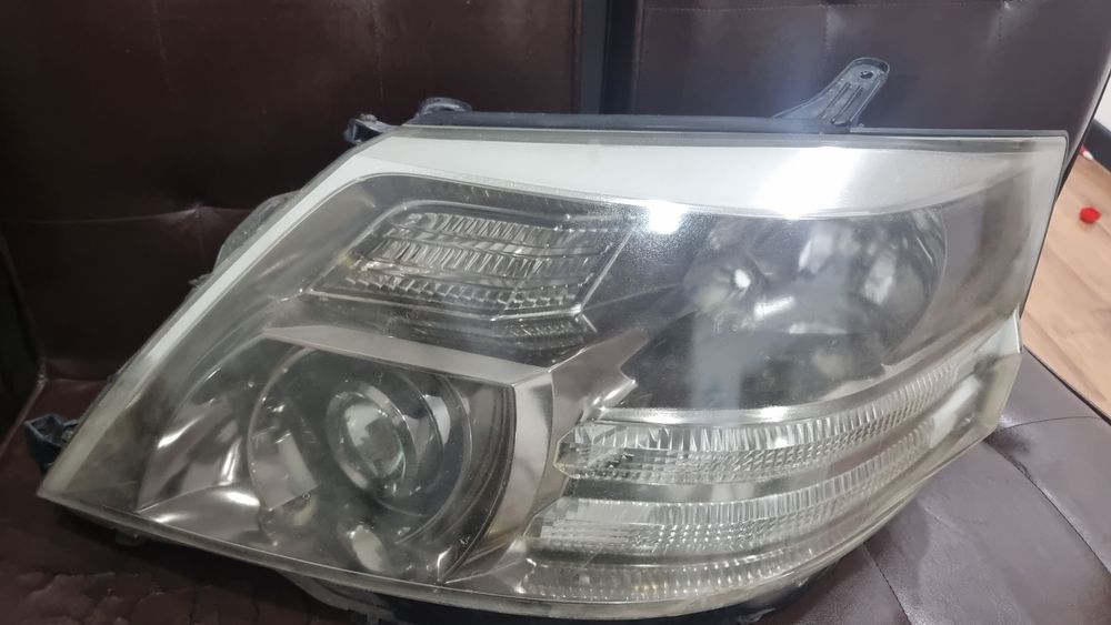 Продам фару на  альфард