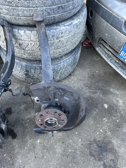 Fuzeta butuc stanga fata Mercedes ML W164 ML320 ML280 3.0 V6