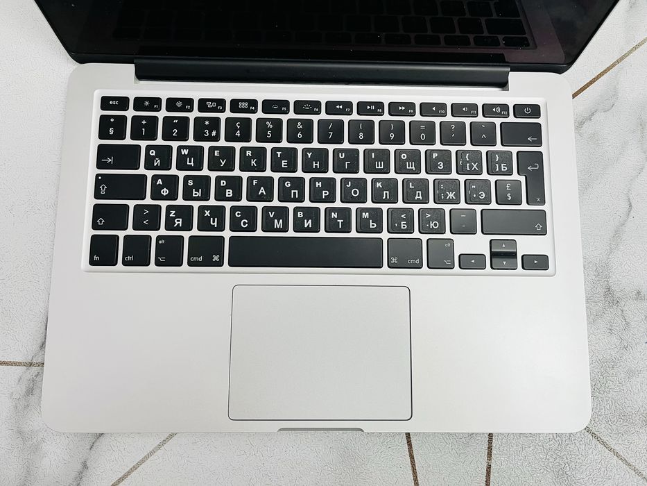 Macbook pro 2015 core i5 в оточином состоянии