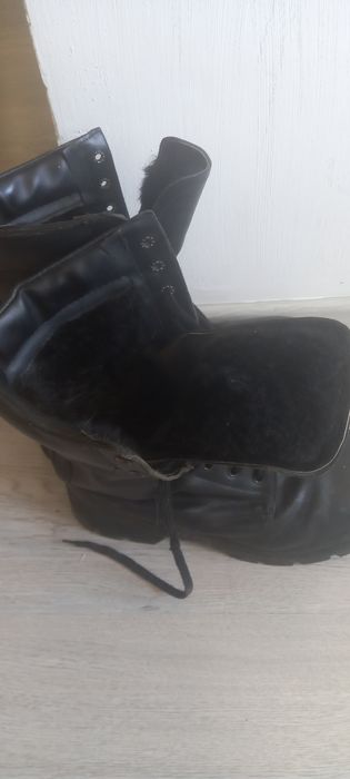 Продам  берцы    .