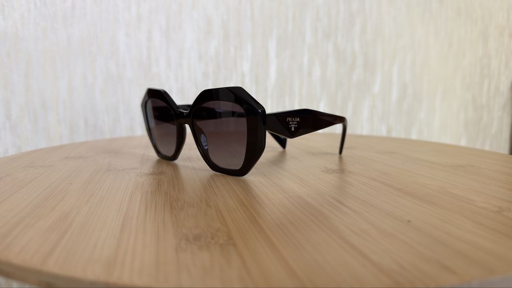 Ochelari de soare Prada