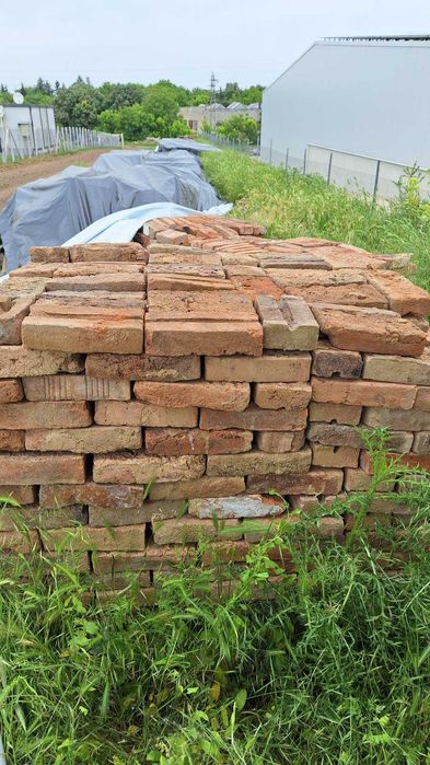 Продавам тухли единични