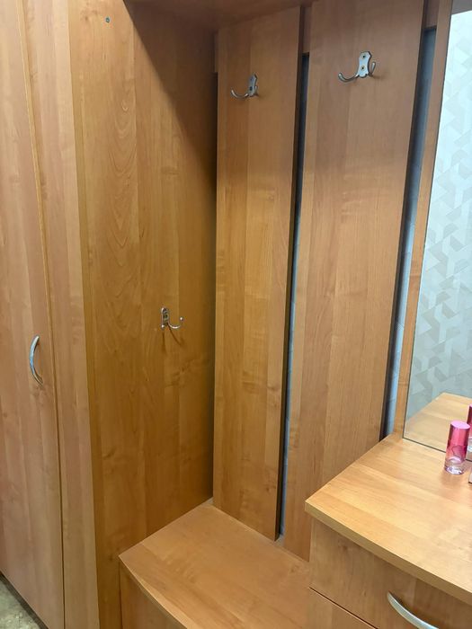 Продам шкаф прихожую с зеркалом