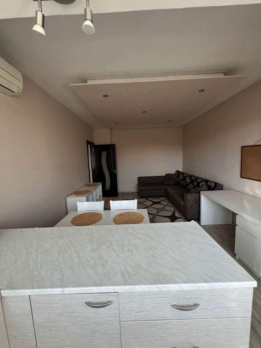 Двустаен апартамент в ж.к. Дружба 2.