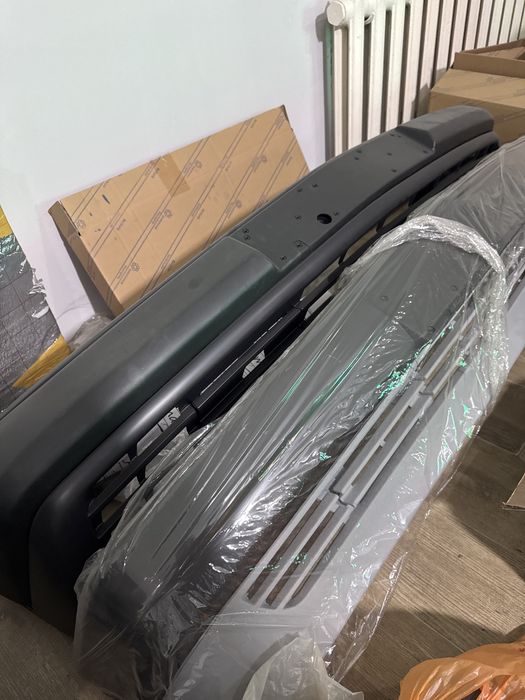 Продам 2 новых бампера w124 w201 Тайвань