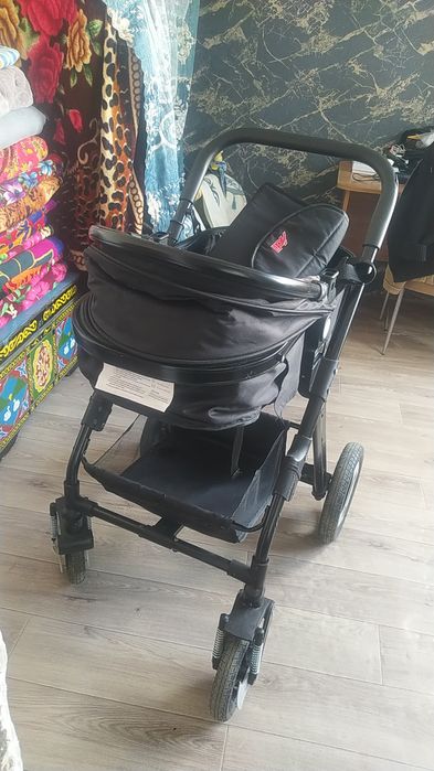 Срочно продам детскую коляску