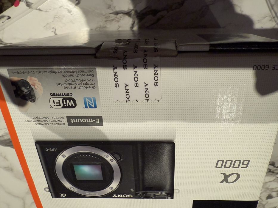 Фотоапарат Sony A6000 + варио обектив 18-55мм