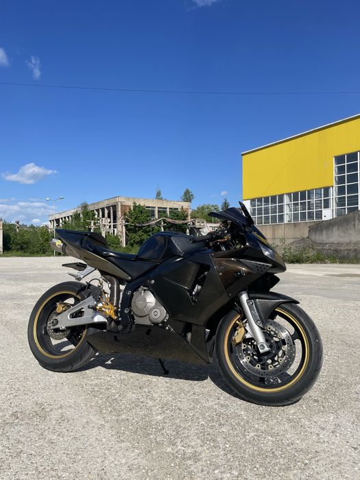 Honda CBR 600RR (PC37)