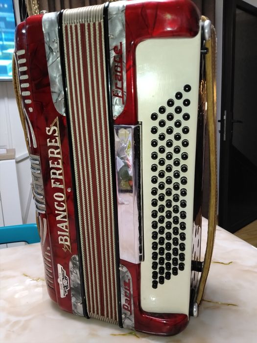 Vând acordeon Bianco Freres