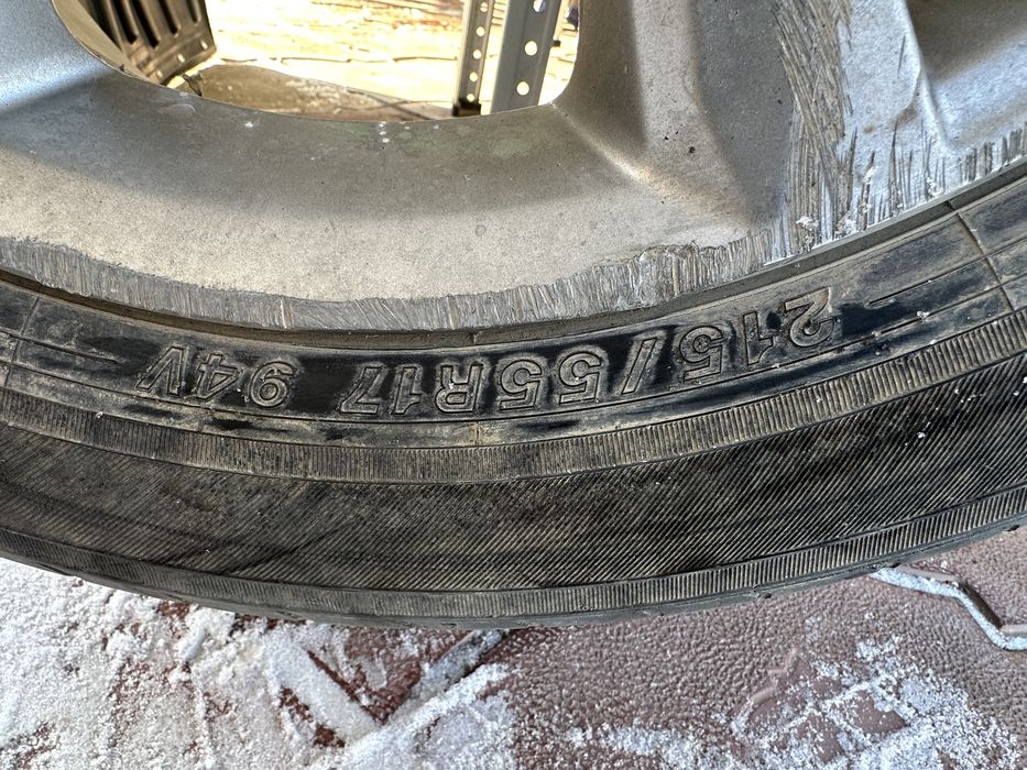 Продам диски с шинами R17