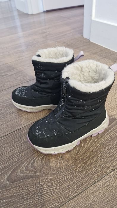 Продам зимние сапожки на девочку.