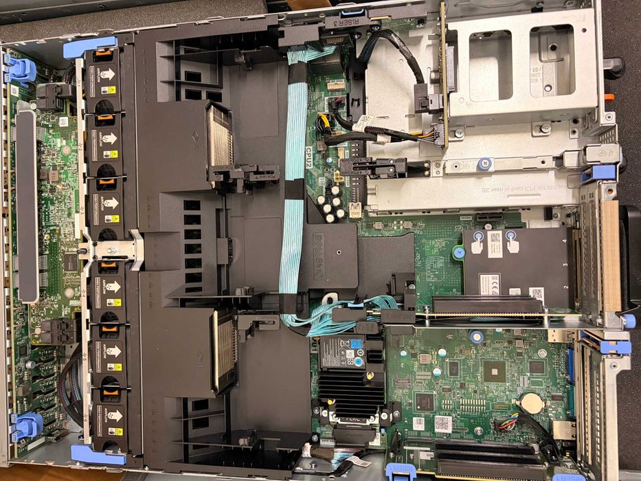 Dell PowerEdge R740XD – 2x Xeon 6138, 16GB RAM, H730, iDRAC9 ENT, 4x1GbE, 2x750W сървър