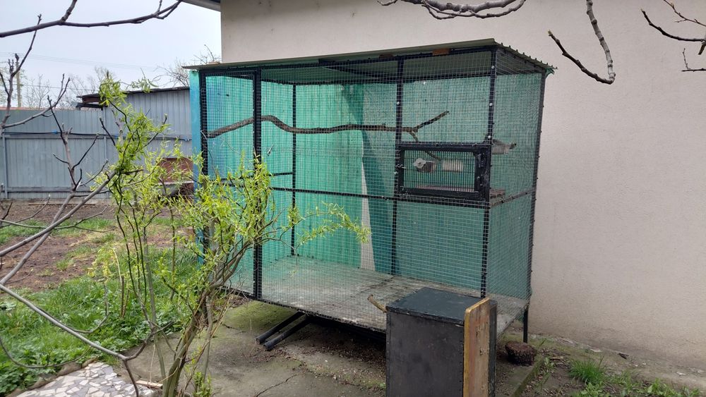 Vind voliera papagali mari sau mici sau si pt canari