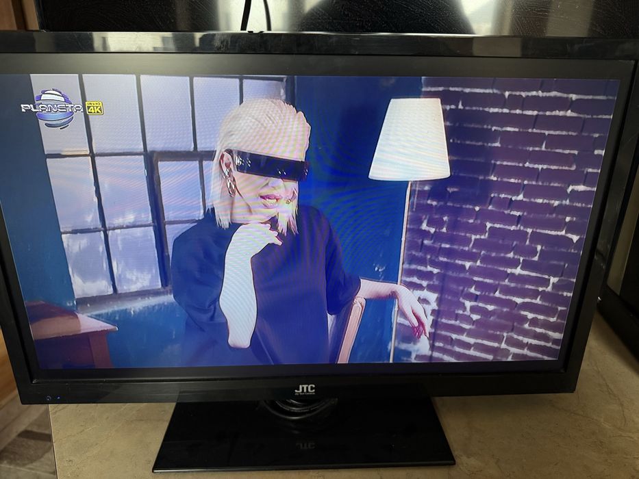 Телевизор LCD 22 инча