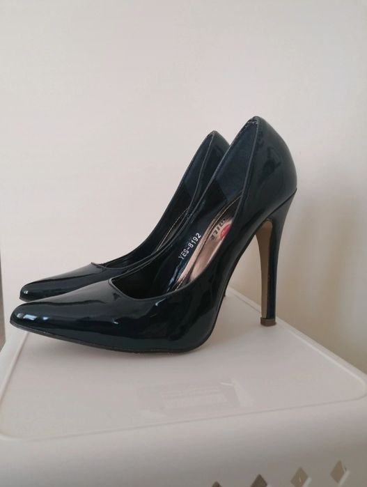 Pantofi stiletto de lac