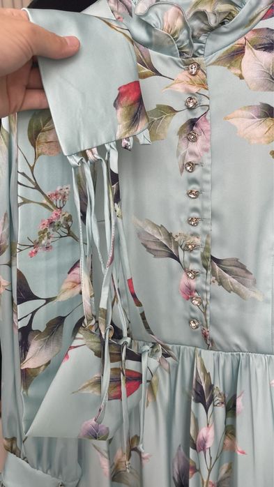 Продаю платья размеры 42