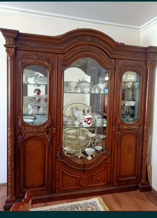 ПРОДАМ Стол и 6 стульев, при покупке горка в подарок