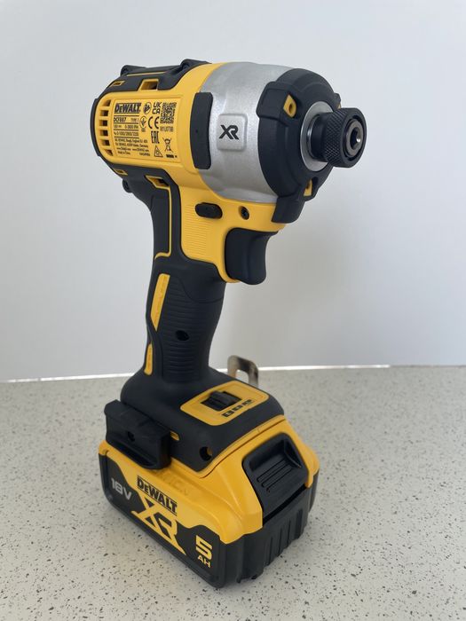 DeWALT DCF 887 XR. Impact Cu Bit. Combo Cu Baterie de 5Ah, Original Nou.