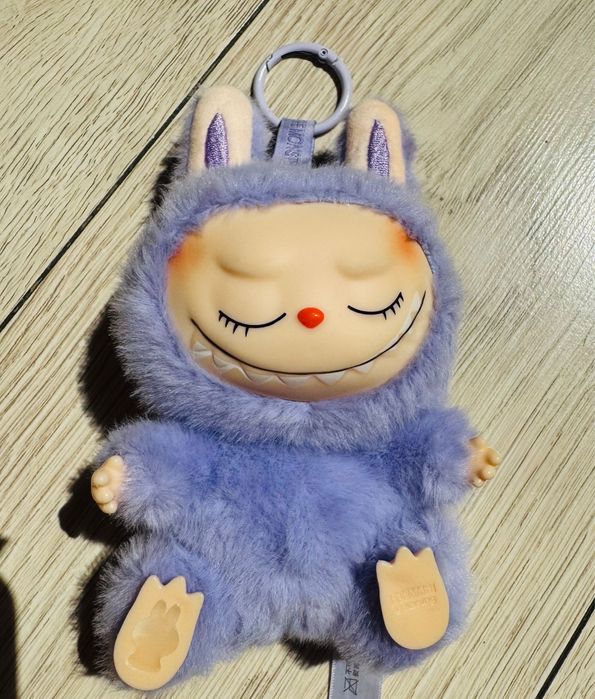 Labubu Have a seat Zizi