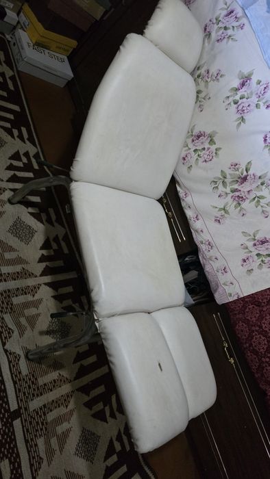 Кресло лампа и стол