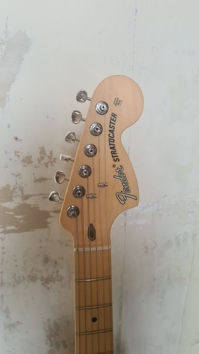 Fender American Performer Stratocaster FSR –Maple Neck,2-point Tremolo