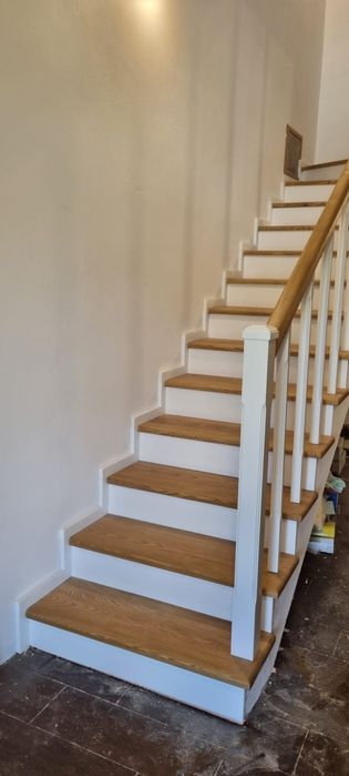 Producător Scări din LEMN MASIV