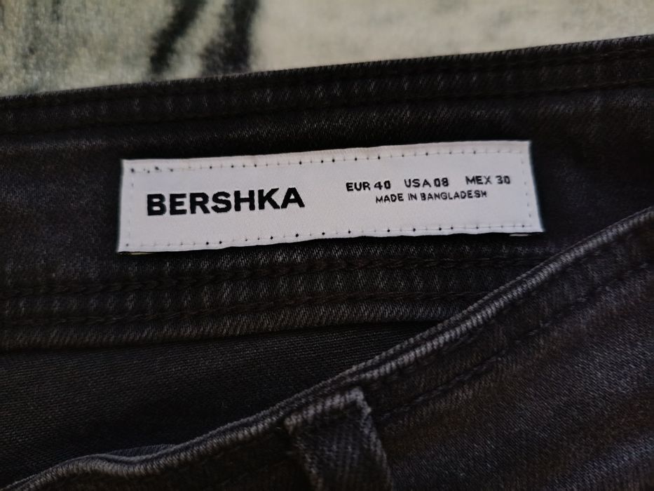 Джинсы клеш Bershka