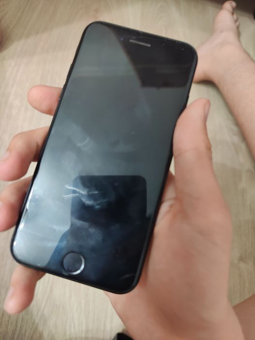 Срочно Iphone SE 2020 года