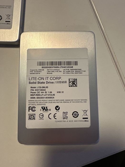 2 SSD-uri SATA 3 + 8 GB RAM laptop + pasta termoconductoare