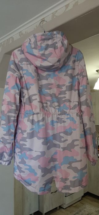 Продам куртку для девочки