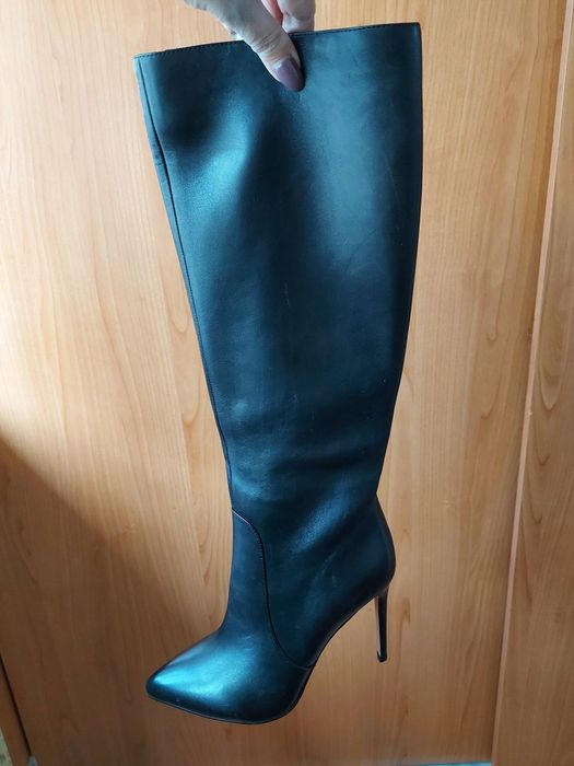 Продаются женские сапоги