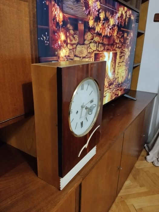 Часовник стенен Руски