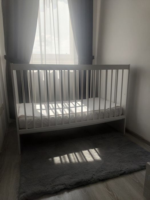 Pătuț din lemn alb