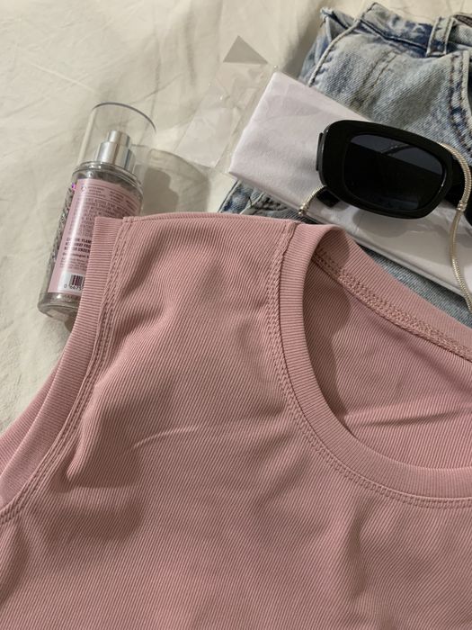 Розовый топ